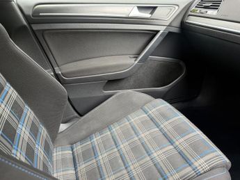 Volkswagen Golf 1.4 TSI 8.7kWh GTE Advance DSG Euro 6 (s/s) 5dr