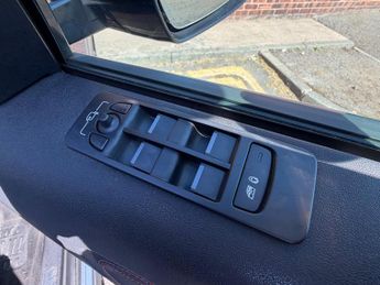 Land Rover Discovery Sport 1.5 P300e 12.2kWh R-Dynamic SE Auto 4WD Euro 6 (s/s) 5dr