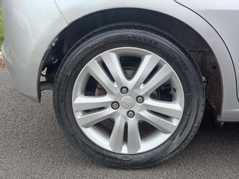 Honda Jazz 1.4 i-VTEC EX Hatchback 5dr Petrol i SHIFT Euro 4 (100 ps)