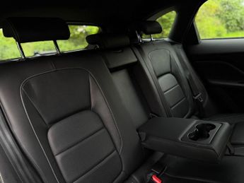 Jaguar F-PACE 2.0 D180 R-Sport SUV 5dr Diesel Auto AWD Euro 6 (s/s) (180 ps)