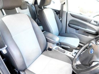 Ford Focus 1.6 Zetec 5dr