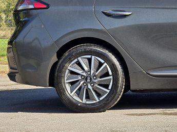 Hyundai IONIQ 38.3kWh Premium Hatchback 5dr Electric Auto (136 ps)