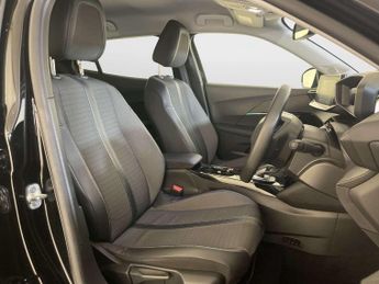 Peugeot E-2008 50kWh Allure Premium SUV 5dr Electric Auto (136 ps)