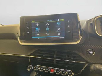 Peugeot E-2008 50kWh Allure Premium SUV 5dr Electric Auto (136 ps)