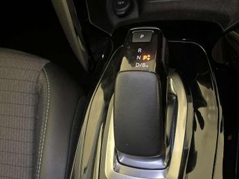 Peugeot E-2008 50kWh Allure Premium SUV 5dr Electric Auto (136 ps)
