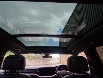 Volkswagen Touareg 3.0 TDI V6 R-Line Tech Plus Tiptronic 4Motion Euro 6 (s/s) 5dr