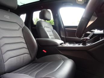 Volkswagen Touareg 3.0 TDI V6 R-Line Tech Plus Tiptronic 4Motion Euro 6 (s/s) 5dr