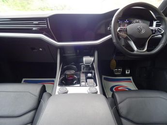 Volkswagen Touareg 3.0 TDI V6 R-Line Tech Plus Tiptronic 4Motion Euro 6 (s/s) 5dr
