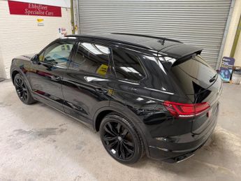 Volkswagen Touareg 3.0 TDI V6 R-Line Tech Plus Tiptronic 4Motion Euro 6 (s/s) 5dr