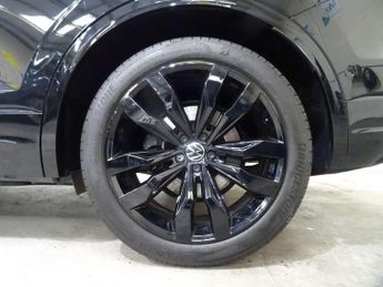 Volkswagen Touareg 3.0 TDI V6 R-Line Tech Plus Tiptronic 4Motion Euro 6 (s/s) 5dr