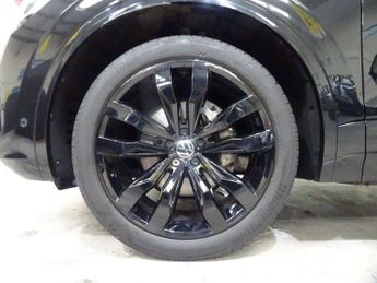 Volkswagen Touareg 3.0 TDI V6 R-Line Tech Plus Tiptronic 4Motion Euro 6 (s/s) 5dr