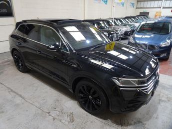 Volkswagen Touareg 3.0 TDI V6 R-Line Tech Plus Tiptronic 4Motion Euro 6 (s/s) 5dr