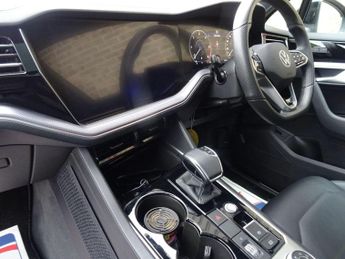 Volkswagen Touareg 3.0 TDI V6 R-Line Tech Plus Tiptronic 4Motion Euro 6 (s/s) 5dr