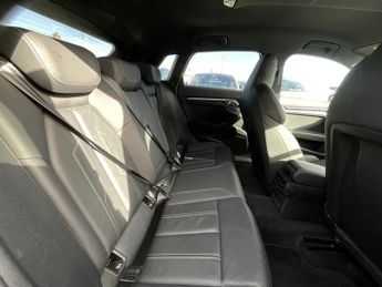 Audi A3 S LINE 40 TFSI E S-A