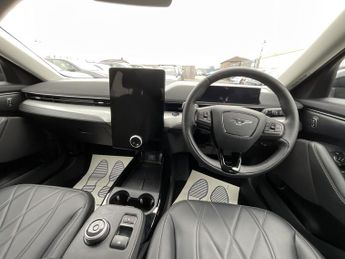 Ford Mustang Mach-E STD RANGE RWD