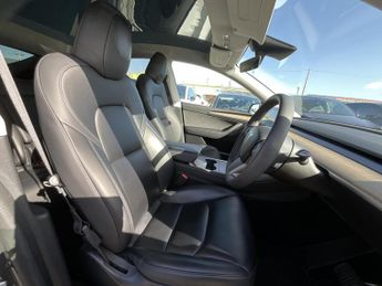 Tesla Model Y LONG RANGE AWD