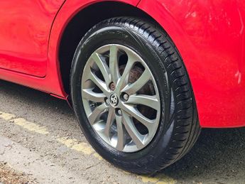 Toyota Yaris 1.33 Dual VVT-i Icon Euro 6 5dr (Safety Sense)