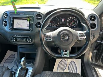 Volkswagen Tiguan 2.0 TDI BlueMotion Tech R-Line DSG 4WD Euro 5 (s/s) 5dr (Nav)