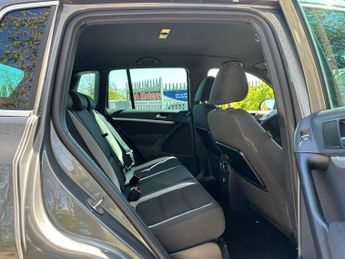 Volkswagen Tiguan 2.0 TDI BlueMotion Tech R-Line DSG 4WD Euro 5 (s/s) 5dr (Nav)
