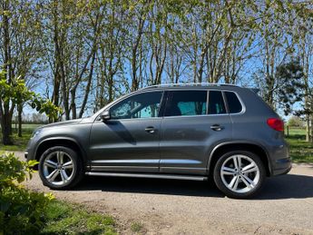Volkswagen Tiguan 2.0 TDI BlueMotion Tech R-Line DSG 4WD Euro 5 (s/s) 5dr (Nav)