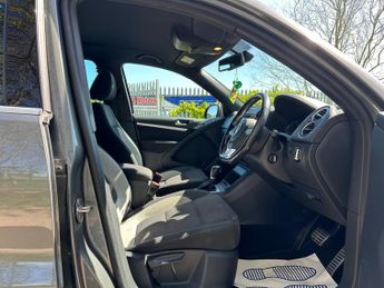 Volkswagen Tiguan 2.0 TDI BlueMotion Tech R-Line DSG 4WD Euro 5 (s/s) 5dr (Nav)
