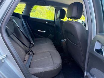 Vauxhall Astra 2.0 CDTi ecoFLEX SRi Sports Tourer Euro 5 (s/s) 5dr