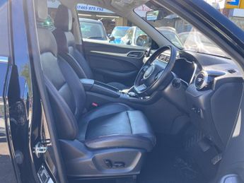 MG MG ZS 72.6kWh Trophy Connect Long Range Auto 5dr