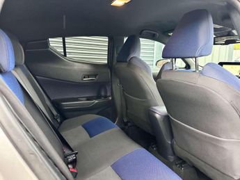Toyota C-HR 1.8 C-HR-Dynamic HEV CVT 5dr