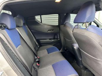 Toyota C-HR 1.8 C-HR-Dynamic HEV CVT 5dr