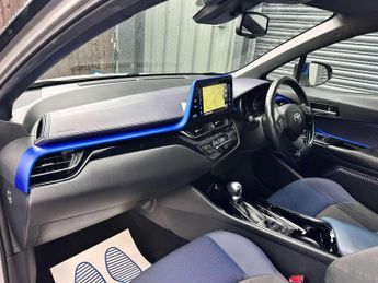 Toyota C-HR 1.8 C-HR-Dynamic HEV CVT 5dr