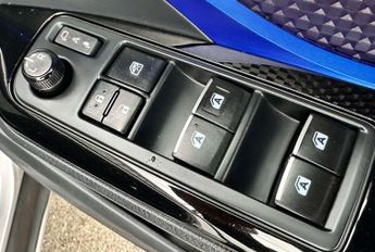 Toyota C-HR 1.8 C-HR-Dynamic HEV CVT 5dr