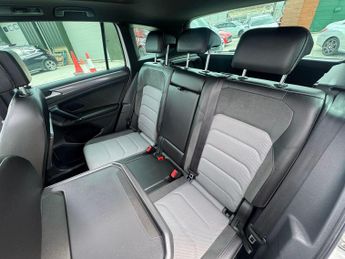 Volkswagen Tiguan 2.0 TDI R-Line DSG 4Motion Euro 6 (s/s) 5dr