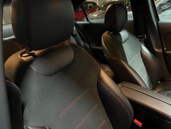 Mercedes-Benz A Class 1.5 A180d AMG Line (Premium) 7G-DCT Euro 6 (s/s) 4dr