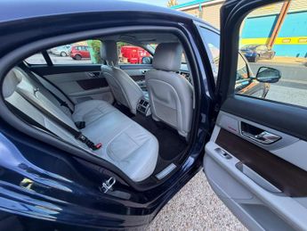 Jaguar XF 2.2d Luxury Auto Euro 5 (s/s) 4dr