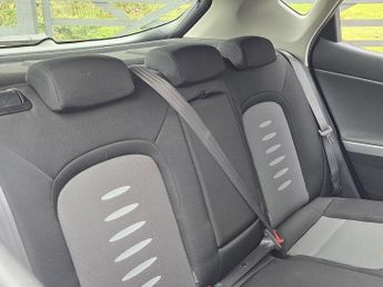 Kia Ceed 1.6 CRDi 2 Hatchback 5dr Diesel Auto Euro 5 (126 bhp)