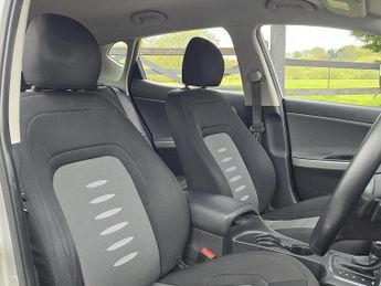 Kia Ceed 1.6 CRDi 2 Hatchback 5dr Diesel Auto Euro 5 (126 bhp)