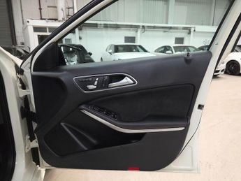 Mercedes-Benz A Class 1.6 A180 AMG Line (Premium Plus) 7G-DCT Euro 6 (s/s) 5dr