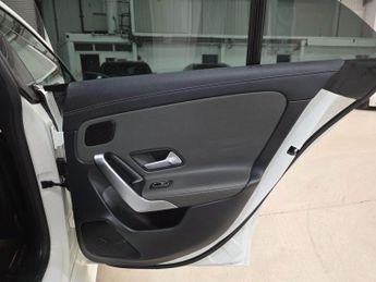 Mercedes-Benz CLA 2.0 CLA220 AMG Line (Premium Plus) Coupe 7G-DCT Euro 6 (s/s) 4dr