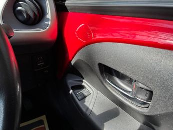 Toyota AYGO 1.0 VVT-i x-play Euro 6 5dr