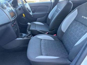 Dacia Sandero Stepway 0.9 TCe Laureate Euro 5 5dr