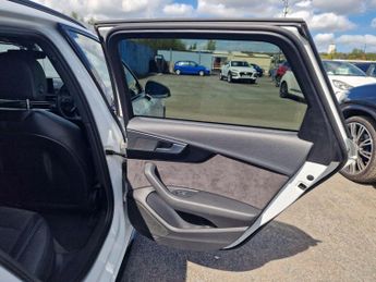 Audi A4 Avant 2.0 TFSI 35 Black Edition Estate 5dr Petrol S Tronic Euro 6 (s/s