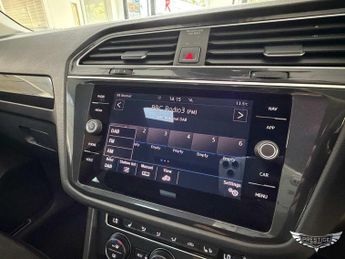 Volkswagen Tiguan 2.0 TSI SEL DSG 4Motion Euro 6 (s/s) 5dr