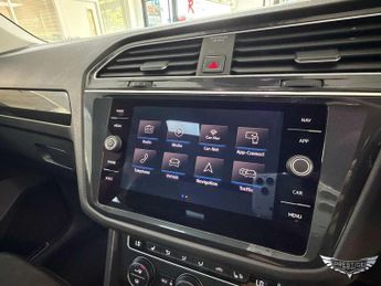Volkswagen Tiguan 2.0 TSI SEL DSG 4Motion Euro 6 (s/s) 5dr