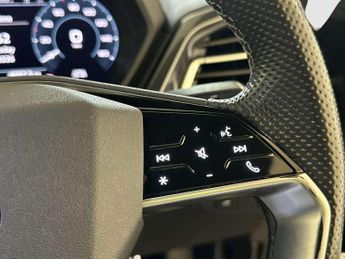 Audi Q4 e-tron 40 S line SUV 5dr Electric Auto 82kWh (204 ps)