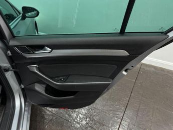 Volkswagen Passat 1.6 TDI SE Business DSG Euro 6 (s/s) 4dr