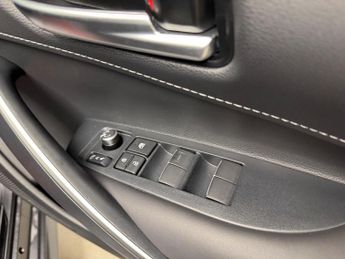 Toyota Corolla 1.8 VVT-h Design CVT Euro 6 (s/s) 5dr