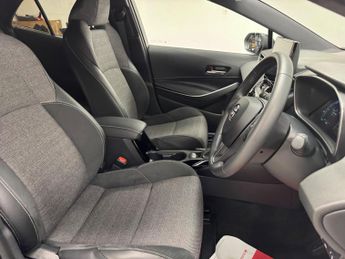 Toyota Corolla 1.8 VVT-h Design CVT Euro 6 (s/s) 5dr