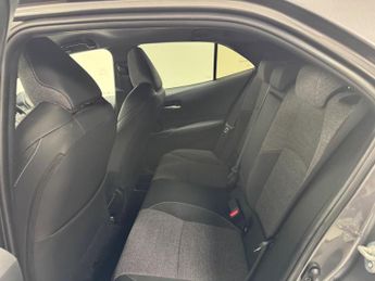 Toyota Corolla 1.8 VVT-h Design CVT Euro 6 (s/s) 5dr