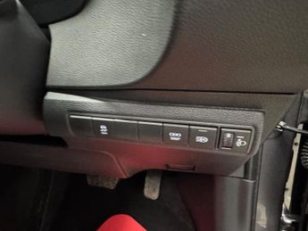 Toyota Corolla 1.8 VVT-h Design CVT Euro 6 (s/s) 5dr
