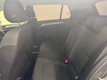 Volkswagen e-Golf 35.8kWh e-Golf Auto 5dr